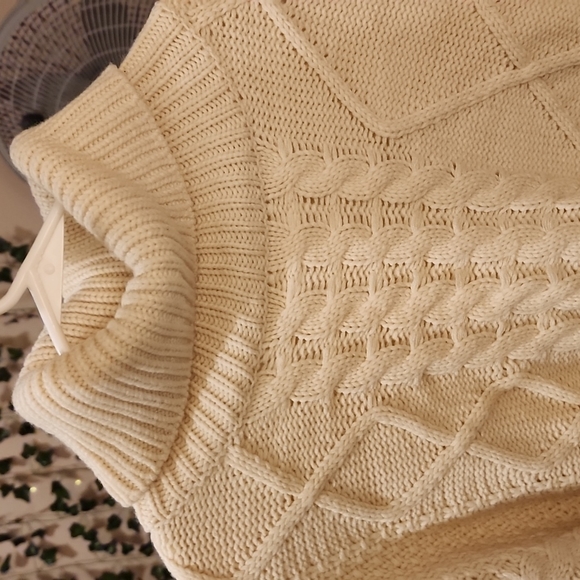 Turtleneck Cable Knit Long Sleeve Oversized Pullover Sweater Beige Size Large - Picture 8 of 14